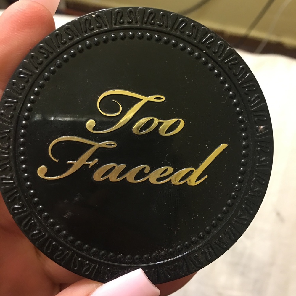 Too faced cocoa powder